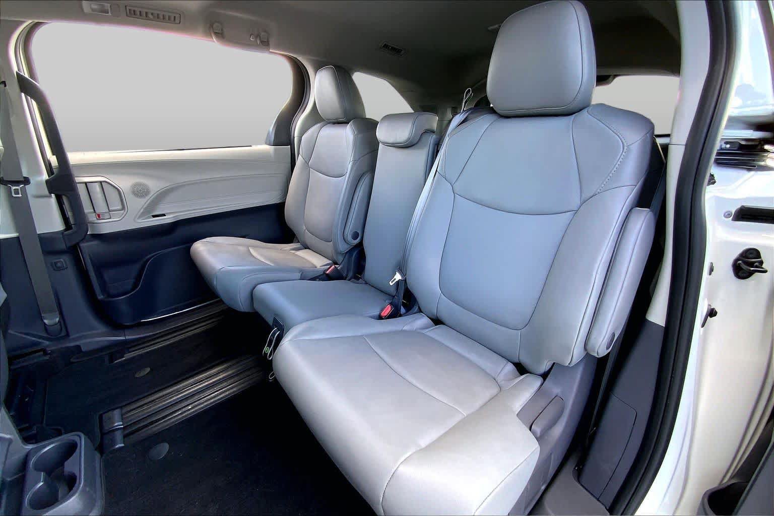 Used 2021 Toyota Sienna XLE w/ XLE Plus Package FWD image 20