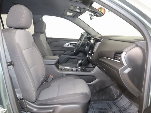 Used 2023 Chevrolet Traverse LT image 11