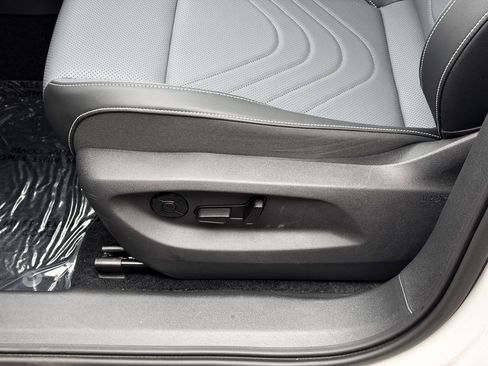 New 2026 Volkswagen Tiguan SE R-Line FWD image 24