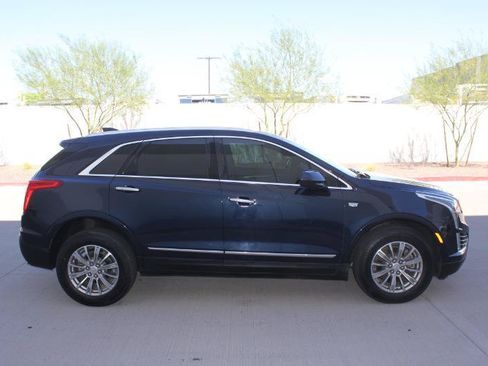 Used 2017 Cadillac XT5 Luxury w/ Driver Awareness Package FWD image 4