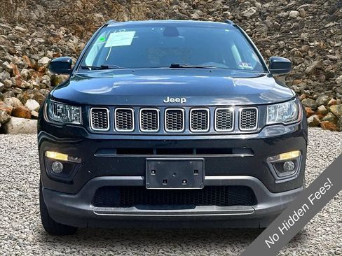 Used 2018 Jeep Compass Latitude w/ Popular Equipment Group AWD/4WD image 3