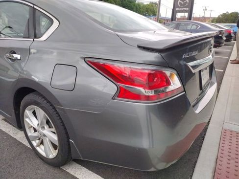 Used 2014 Nissan Altima 2.5 SV w/ Convenience Package FWD image 8