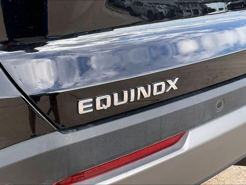 Used 2025 Chevrolet Equinox LT FWD image 11