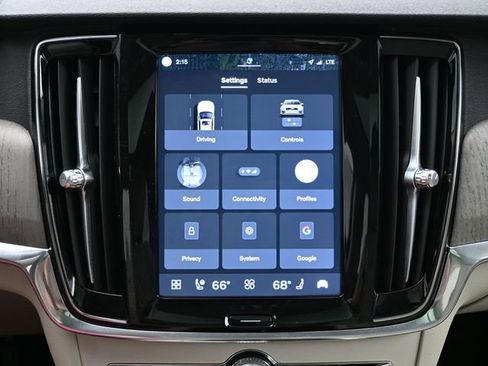 Used 2023 Volvo S90 B6 Plus image 16