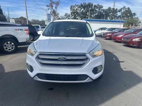 Used 2017 Ford Escape SE image 3