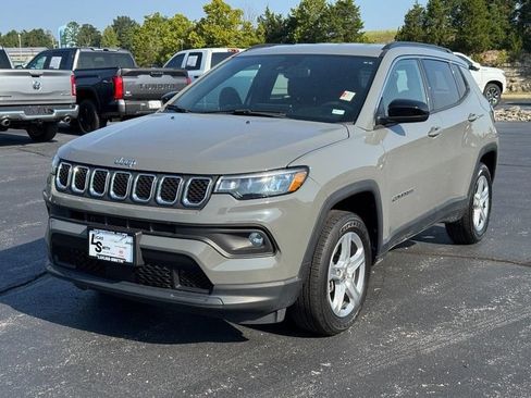 Used 2023 Jeep Compass Latitude w/ Convenience Group AWD/4WD image 9