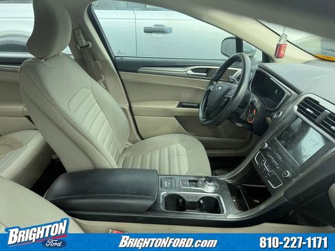 Used 2019 Ford Fusion SE FWD image 7