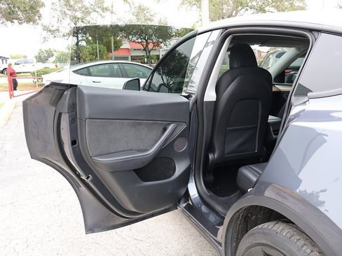 Used 2023 Tesla Model Y Long Range image 26