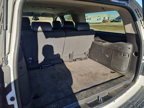 Used 2010 Chevrolet Suburban LT image 9