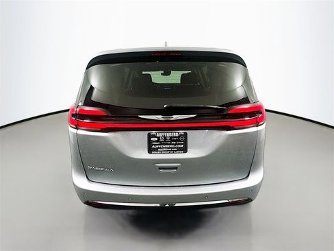 Used 2021 Chrysler Pacifica Touring w/ Cold Weather Group image 6