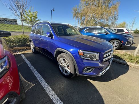 Used 2022 Mercedes-Benz GLB 250 4MATIC w/ Premium Package Lite image 4