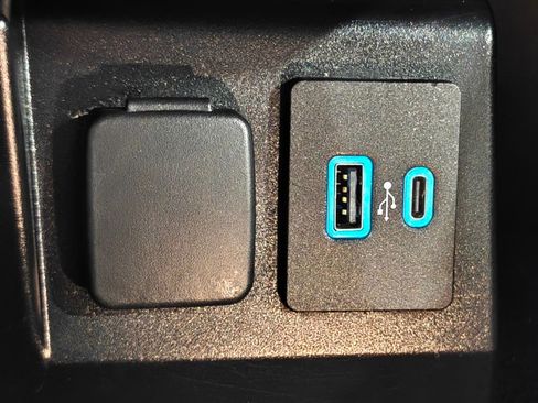 Used 2021 Ford Explorer XLT w/ Equipment Group 202A AWD/4WD image 56