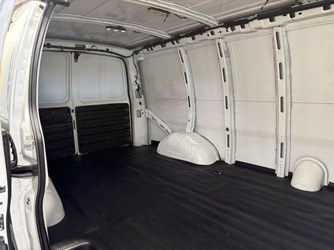 Used 2017 Chevrolet Express 2500 image 23