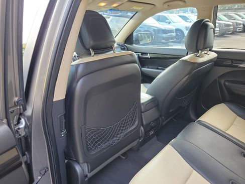 Used 2011 Kia Sorento EX w/ Limited Pkg image 25