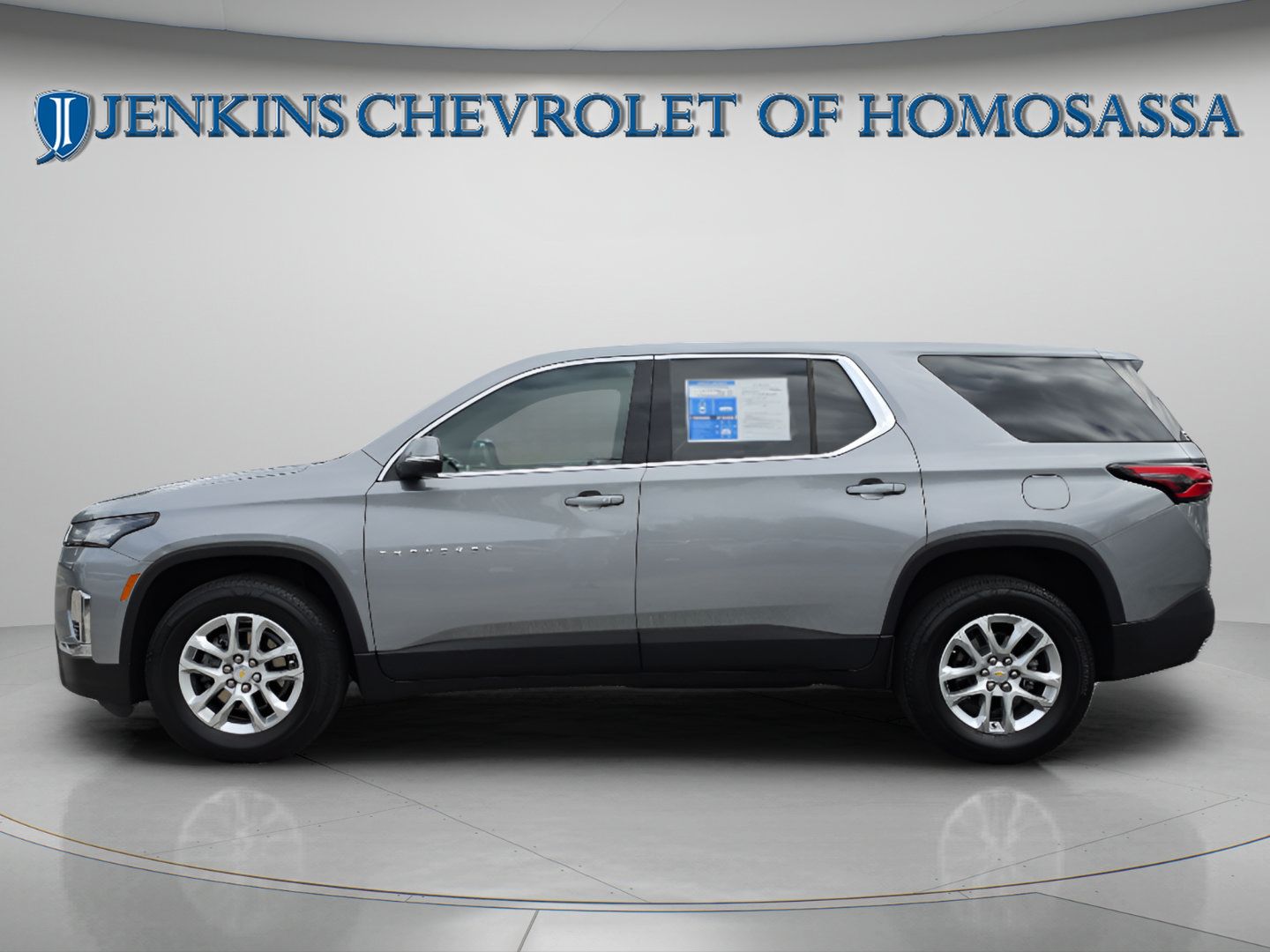 Used 2023 Chevrolet Traverse LS w/ Safety Package FWD image 9