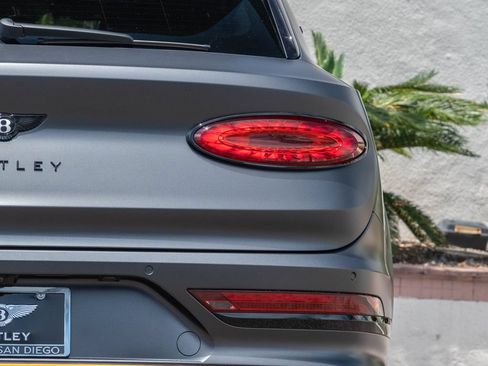 Used 2025 Bentley Bentayga AWD/4WD image 39