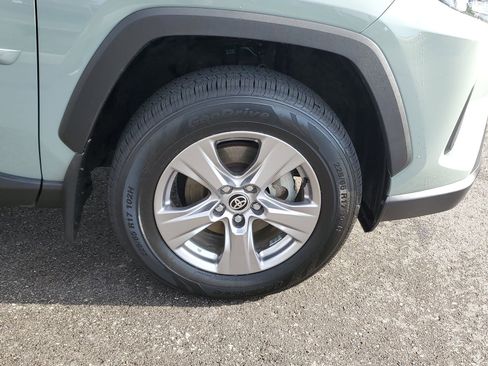 Used 2022 Toyota RAV4 XLE w/ Convenience Package image 6