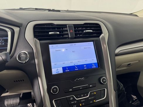 Used 2020 Ford Fusion SE w/ Fleet SE Value Package FWD image 19