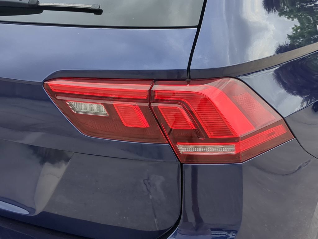 Certified 2022 Volkswagen Tiguan SE FWD image 8