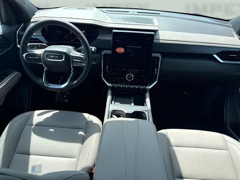 Used 2025 GMC Acadia Elevation w/ Elevation Premium Package FWD image 14