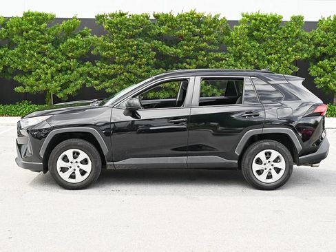 Used 2020 Toyota RAV4 LE image 7