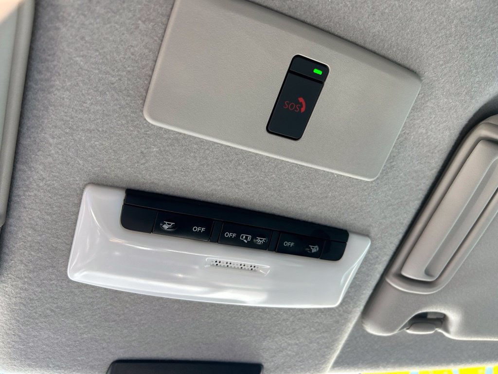 Certified 2024 Nissan Kicks SR w/ SR Premium Package FWD image 38