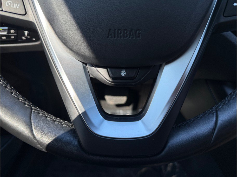 Used 2024 BMW 330e xDrive AWD/4WD image 29