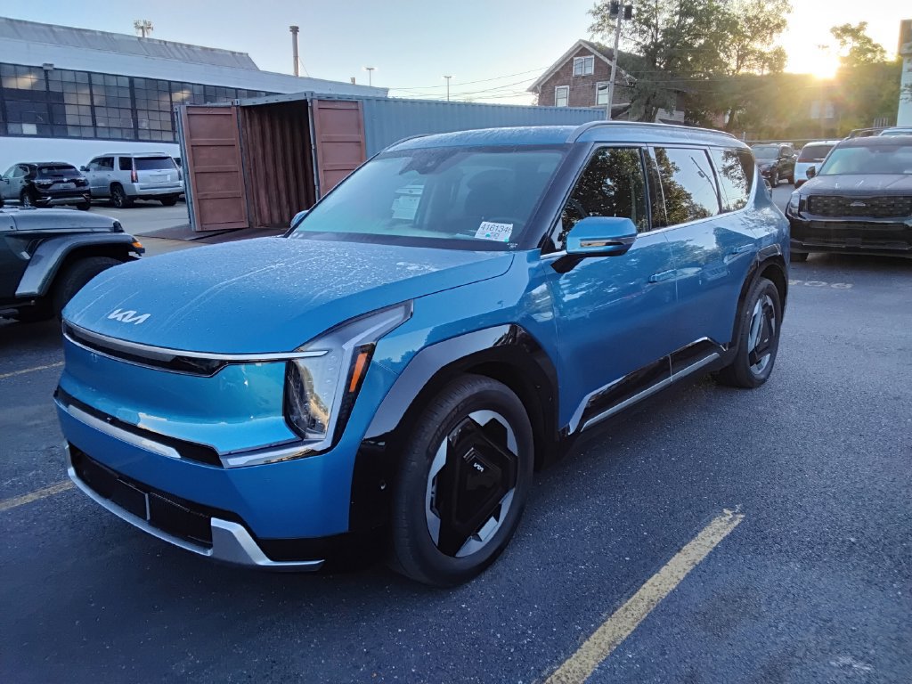 Used 2024 Kia EV9 Land AWD/4WD image 2
