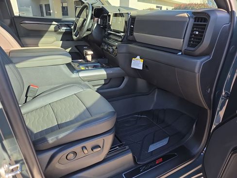 Certified 2025 Chevrolet Silverado 1500 ZR2 w/ Technology Package image 38