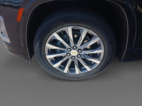 Used 2022 Chevrolet Traverse Premier FWD image 9