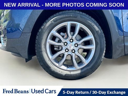 Used 2023 GMC Terrain SLT w/ Tech Package image 12