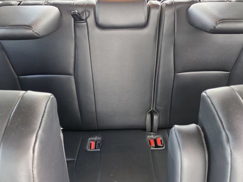 Used 2021 Toyota Highlander XLE FWD image 24