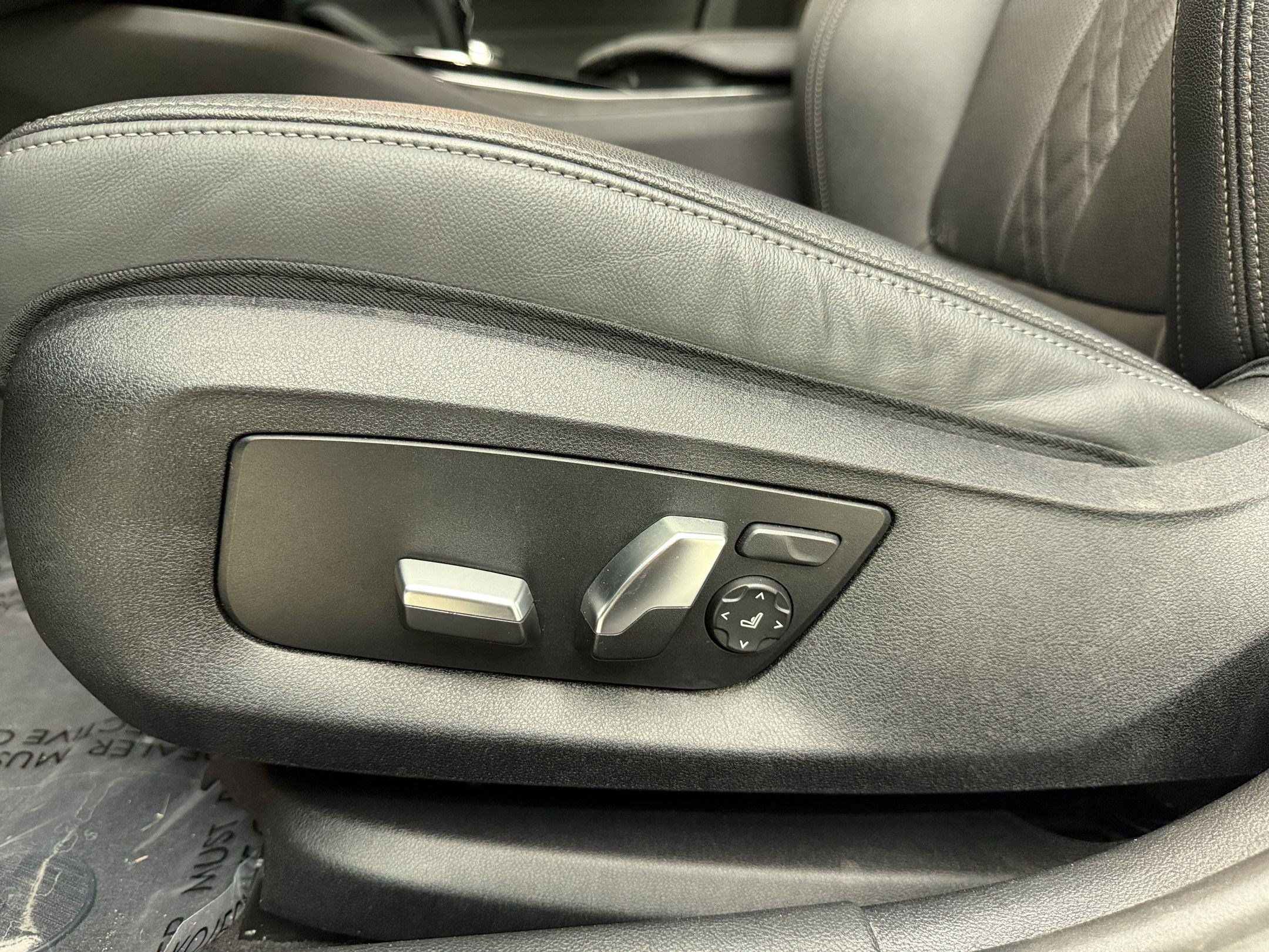 Certified 2023 BMW 530e w/ Convenience Package RWD image 16