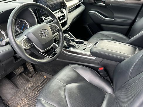 Used 2022 Toyota Highlander Limited image 10