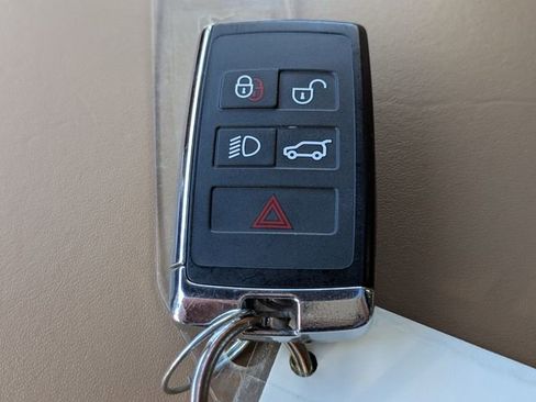 Used 2024 Land Rover Range Rover Long Wheelbase SE image 24