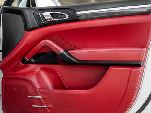 Certified 2018 Porsche Cayenne Turbo image 43