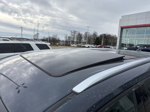 Used 2024 Toyota Grand Highlander XLE image 2