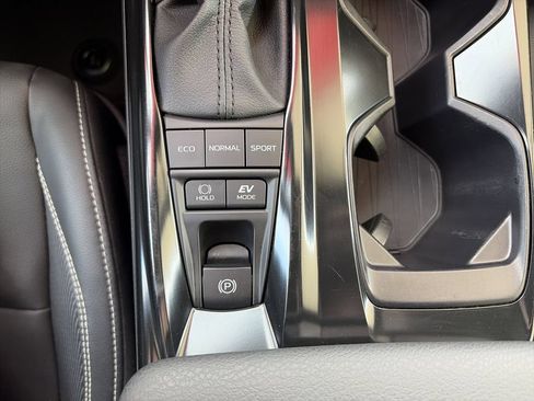 Certified 2025 Toyota Camry SE FWD image 25