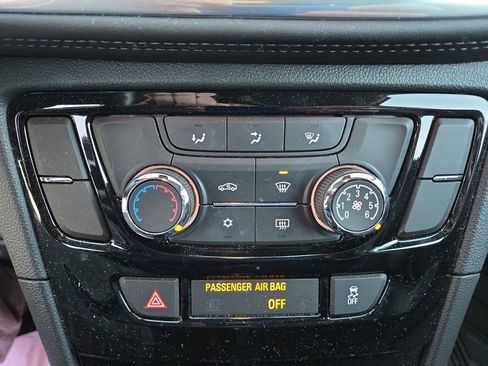 Used 2022 Buick Encore Preferred w/ Safety Package image 22