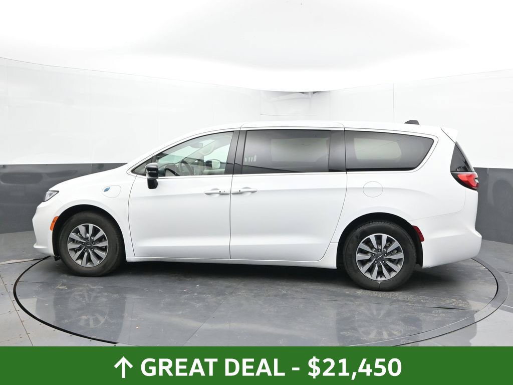 Used 2024 Chrysler Pacifica Limited FWD image 10
