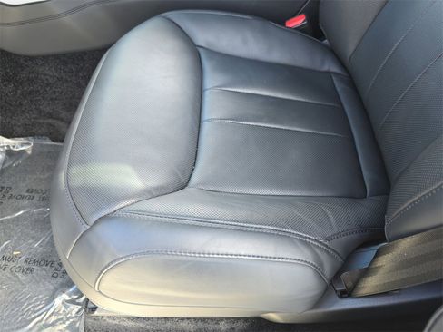 Certified 2025 Land Rover Range Rover SE image 30