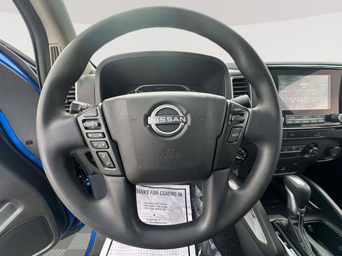 Used 2024 Nissan Frontier SV image 14