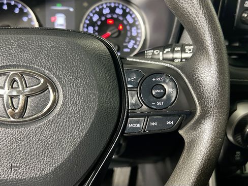 Used 2021 Toyota RAV4 XLE FWD image 19