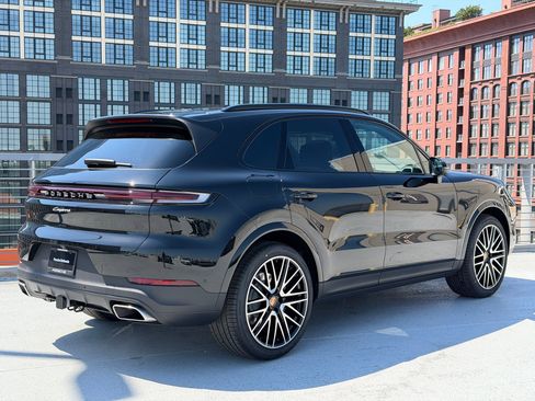 Used 2026 Porsche Cayenne AWD/4WD image 7