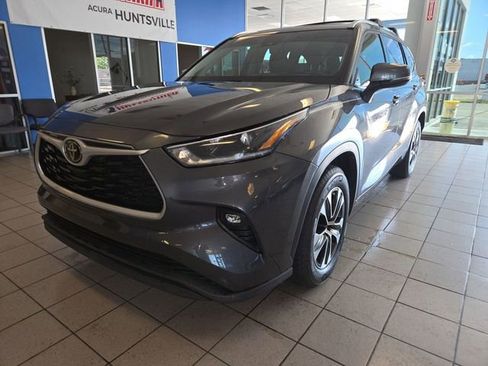 Used 2021 Toyota Highlander XLE image 4