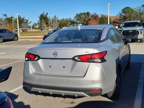 Used 2020 Nissan Versa SV image 6