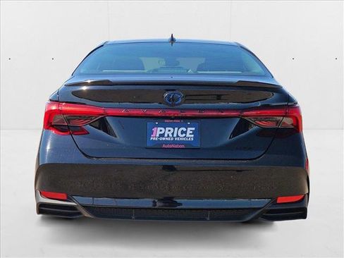 Used 2022 Toyota Avalon XSE image 7