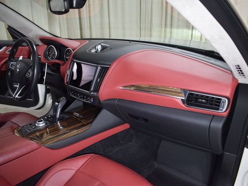 Used 2022 Maserati Levante Modena image 25