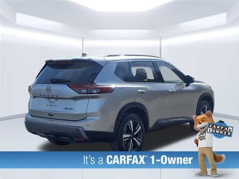 Used 2024 Nissan Rogue SL AWD/4WD image 2