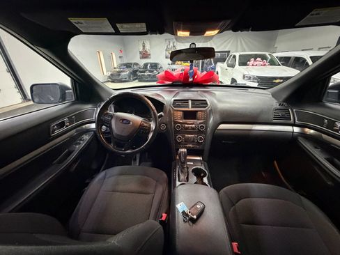 Used 2018 Ford Explorer XLT FWD image 24